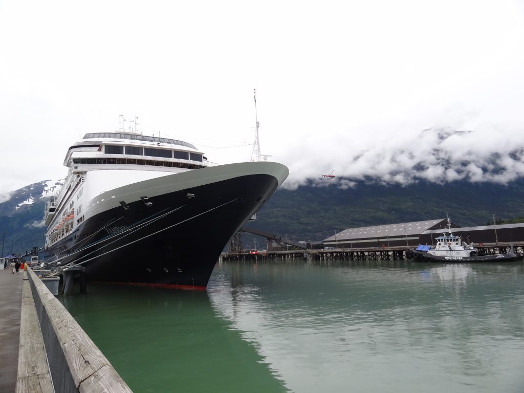 De indrukwekkende cruiseschepen in Skagway